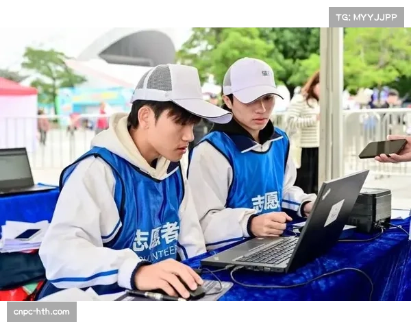 大学篮球联赛的社区力量:嘉兴学子组建志愿者团队保障赛事 大学篮球联赛的社区力量:嘉兴学子组建志愿者团队保障赛事