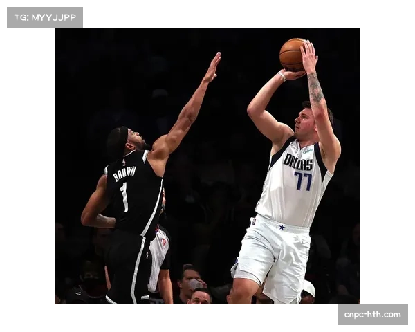 “独行侠雄鹿比赛因天气推迟,弗拉格冲筐考验雄鹿防线” “独行侠雄鹿比赛因天气推迟,弗拉格冲筐考验雄鹿防线”